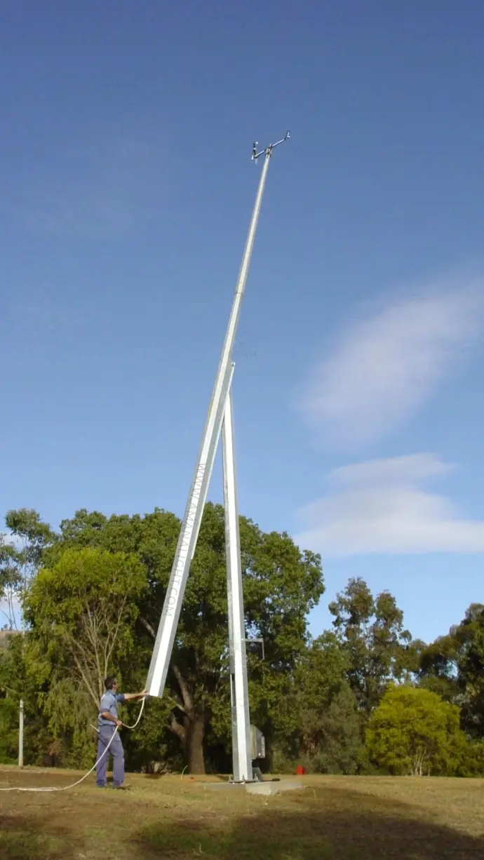 Durable Mid-Hinged Lighting Pole – Maintenance-Friendly Galvanized Pole with Hinged Mechanism for Safe Access to Street Lights in Urban Roads and Parking Areas.